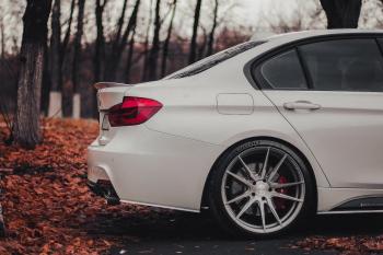 5 999 р. Накладки M-Perfomance под задний бампер (мини-лезвия)  BMW 3 серия  F30 (2012-2018) седан дорестайлинг, седан рестайлинг (цвет: черный матовый)  с доставкой в г. Кемерово. Увеличить фотографию 5