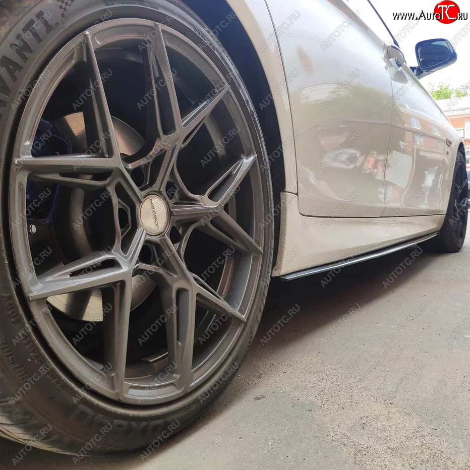 9 899 р. Пластиковые накладки М-Perfomance порогов  BMW 5 серия  F10 (2009-2017) седан дорестайлинг, рестайлинг, седан (цвет: черный глянец)  с доставкой в г. Кемерово
