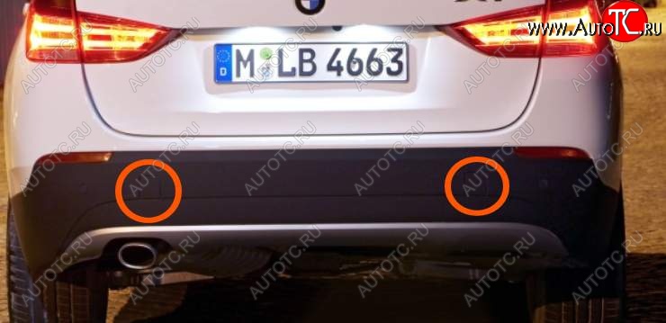 599 р. Правая заглушка в задний бампер SAT (под крюк) BMW X1 E84 (2009-2015) (Неокрашенная)  с доставкой в г. Кемерово