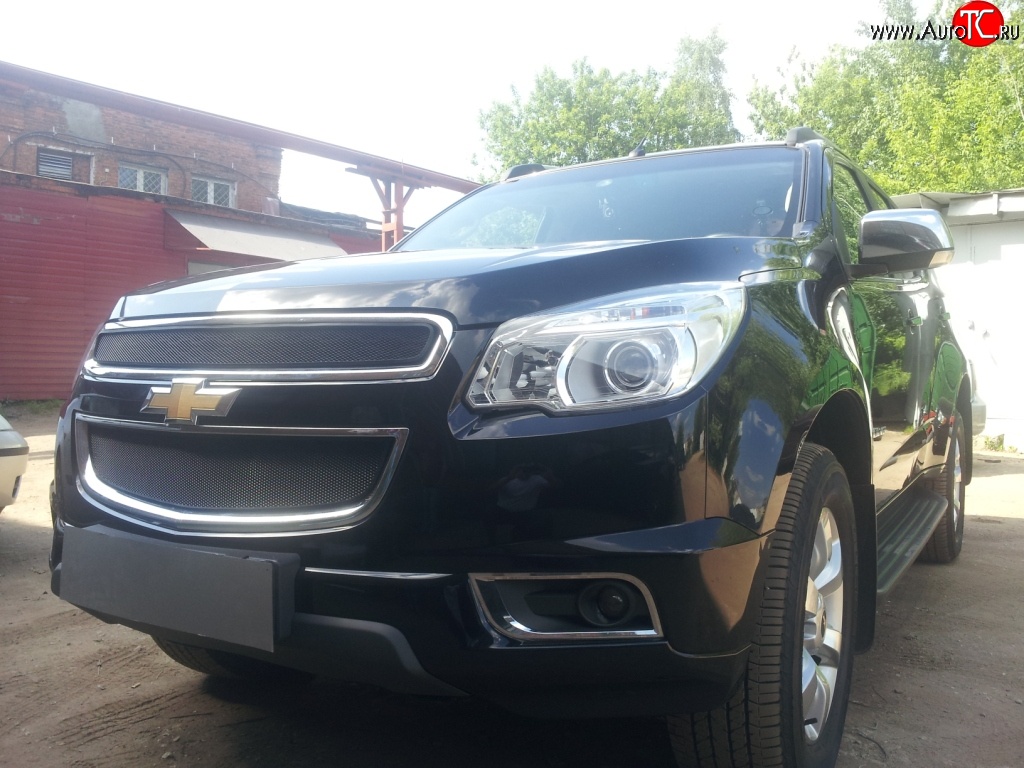 1 469 р. Сетка в решетку радиатора (верхняя) Russtal Chevrolet Trailblazer GM800 дорестайлинг (2012-2016) (черная)  с доставкой в г. Кемерово