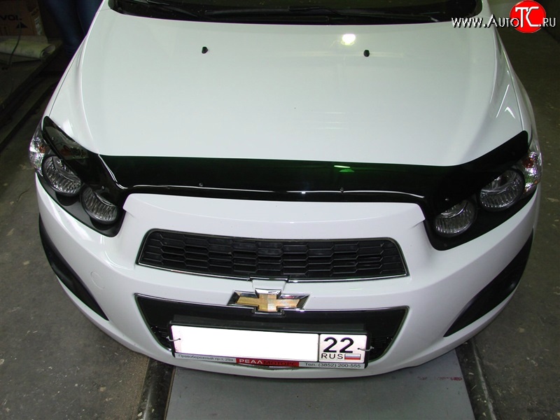 2 699 р. Дефлектор капота SIM Chevrolet Aveo T300 хэтчбек (2011-2015)  с доставкой в г. Кемерово