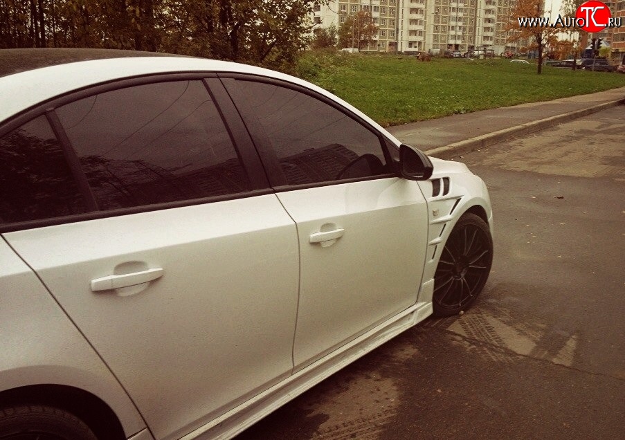 6 449 р. Передние крылья Sport Chevrolet Cruze J300 седан рестайлинг (2012-2015) (Неокрашенные)  с доставкой в г. Кемерово