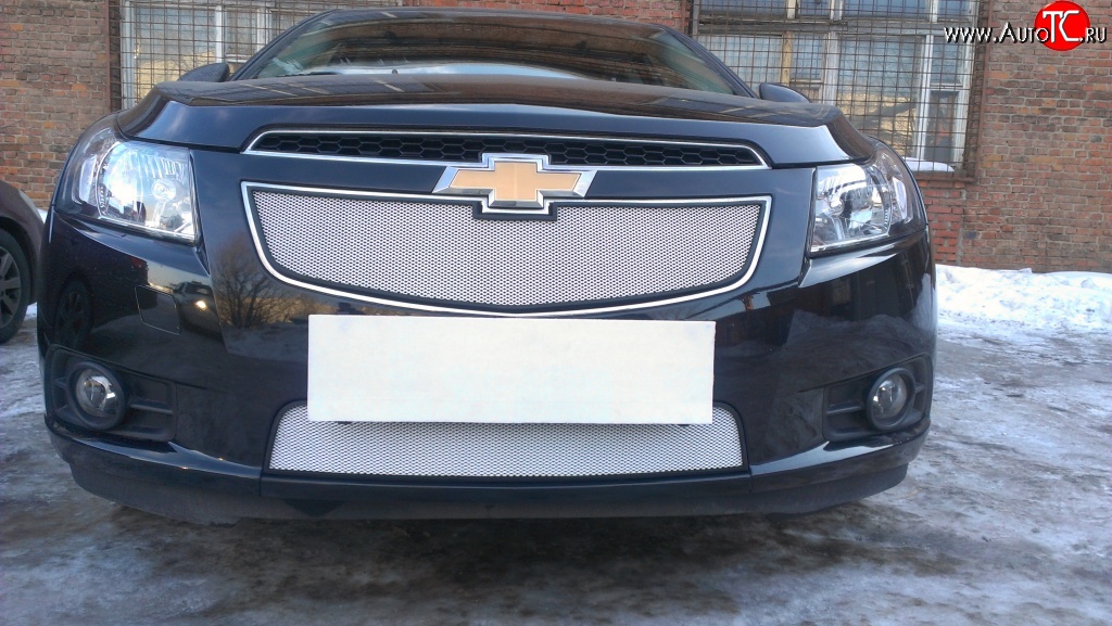 1 559 р. Нижняя сетка на бампер Russtal (хром) Chevrolet Cruze J305 хэтчбек дорестайлинг (2009-2012)  с доставкой в г. Кемерово