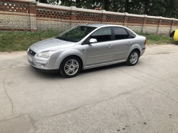 1 439 р. Пороги накладки Autodemic (установка под штатный брызговик)  Ford Focus  2 (2004-2011)  седан дорестайлинг, универсал дорестайлинг, хэтчбэк 5 дв. дорестайлинг, седан рестайлинг, универсал рестайлинг, хэтчбэк 5 дв. рестайлинг (Текстурная поверхность)  с доставкой в г. Кемерово. Увеличить фотографию 6