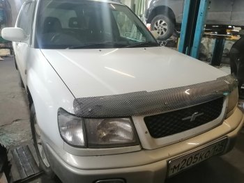 2 559 р. Дефлектор капота CA-Plastiс  Subaru Forester  SF (1997-2000) дорестайлинг (Шелкография карбон-серебро)  с доставкой в г. Кемерово. Увеличить фотографию 3
