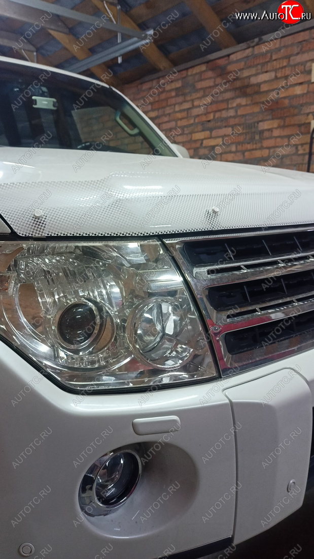 2 399 р. Дефлектор капота CA-Plastiс  Mitsubishi Pajero  4 V90 (2006-2020) дорестайлинг, 1-ый рестайлинг, 2-ой рестайлинг (серия Шелкография белая)  с доставкой в г. Кемерово