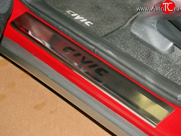 2 744 р. Комплект накладок на порожки автомобиля Novline  Honda Civic  FK,FN (2005-2011) хэтчбэк 5 дв. дорестайлинг, хэтчбэк 5 дв. рестайлинг  с доставкой в г. Кемерово