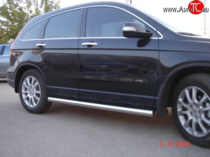 11 299 р. Защита порогов из круглой трубы диаметром 76 мм Металл Дизайн Honda CR-V RE1,RE2,RE3,RE4,RE5,RE7 дорестайлинг (2007-2010)  с доставкой в г. Кемерово