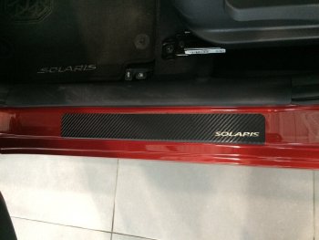 2 489 р. Накладки порожков салона INOX  Hyundai Solaris  RBr (2010-2017) седан дорестайлинг, хэтчбэк дорестайлинг, седан рестайлинг, хэтчбэк рестайлинг (Нержавеющая сталь + карбон)  с доставкой в г. Кемерово. Увеличить фотографию 3
