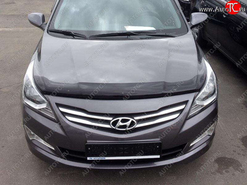 3 299 р. Дефлектор капота SIM Hyundai Solaris RBr хэтчбэк рестайлинг (2014-2017)  с доставкой в г. Кемерово