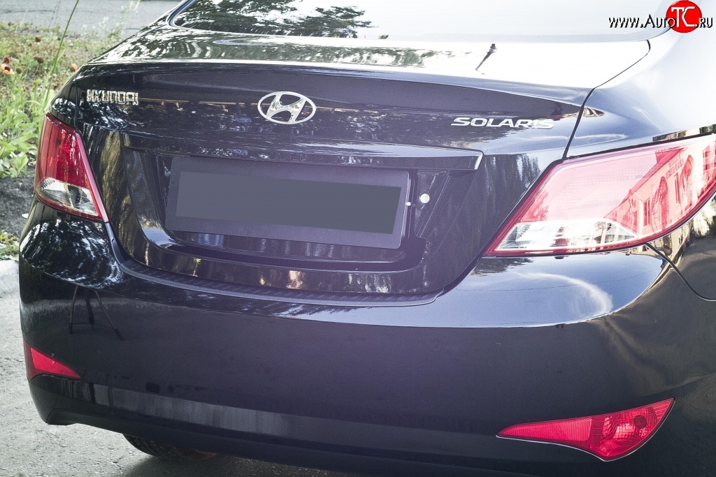 979 р. Накладка на верхнюю часть заднего бампера RA Hyundai Solaris RBr седан рестайлинг (2014-2017)  с доставкой в г. Кемерово