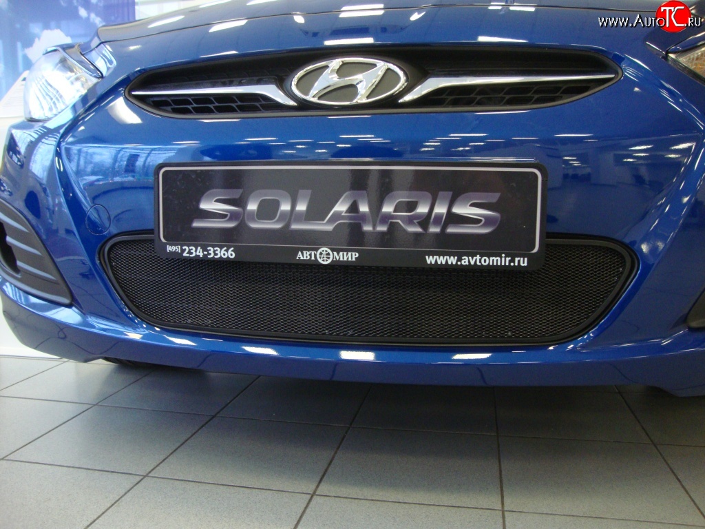 1 469 р. Сетка на бампер Russtal (черная) Hyundai Solaris RBr хэтчбэк дорестайлинг (2010-2014)  с доставкой в г. Кемерово