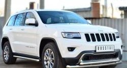 83 999 р. Защита порогов с пластиковыми вставками для ног из круглой трубы диаметром 76 мм Russtal Jeep Grand Cherokee WK2 дорестайлинг (2010-2013) (Защита порогов с со скосами на торцах (вариант 1))  с доставкой в г. Кемерово. Увеличить фотографию 3