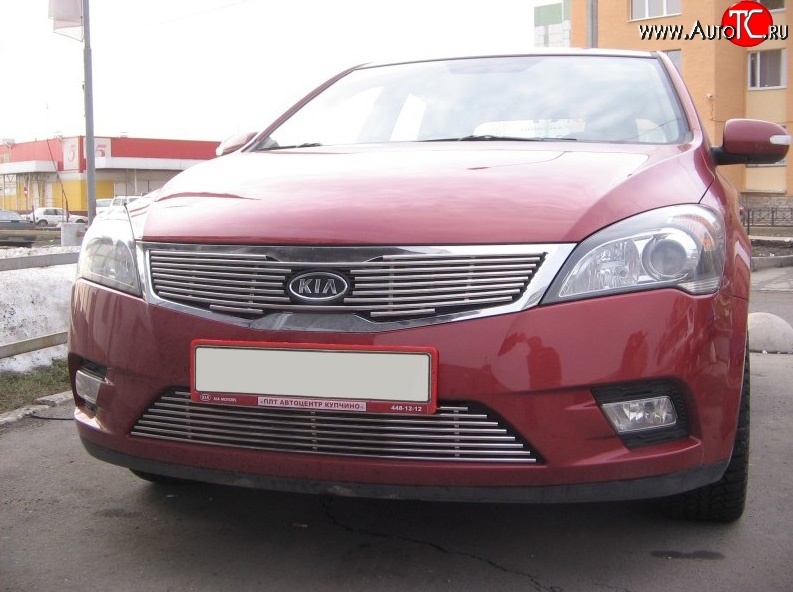4 599 р. Декоративная вставка воздухозаборника (рестайлинг) Berkut KIA Ceed 1 ED рестайлинг, хэтчбэк 5 дв. (2010-2012)  с доставкой в г. Кемерово