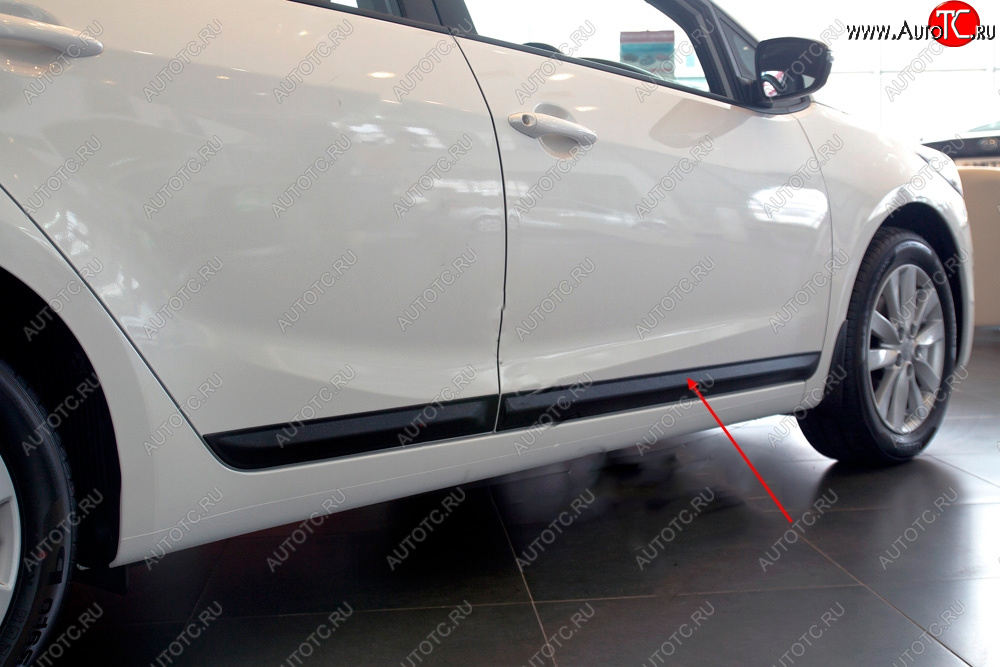 1 089 р. Молдинг двери RA (узкий, передний правый)  KIA Cerato  3 YD (2013-2019) дорестайлинг седан, рестайлинг седан (Поверхность шагрень)  с доставкой в г. Кемерово