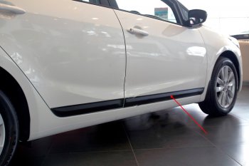 Молдинг двери RA (узкий, передний правый) KIA Cerato  3 YD (2013-2019) дорестайлинг седан, рестайлинг седан