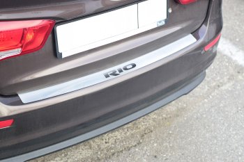 2 239 р. Защитная накладка заднего бампера Petroil Tuning KIA Rio 4 FB дорестайлинг седан (2016-2020) (Нержавейка полированная с надписью)  с доставкой в г. Кемерово. Увеличить фотографию 2