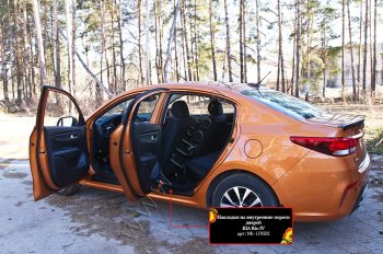 2 499 р. Накладки на внутренние пороги дверей (шагрень) RA KIA Rio 4 FB дорестайлинг седан (2016-2020)  с доставкой в г. Кемерово. Увеличить фотографию 2