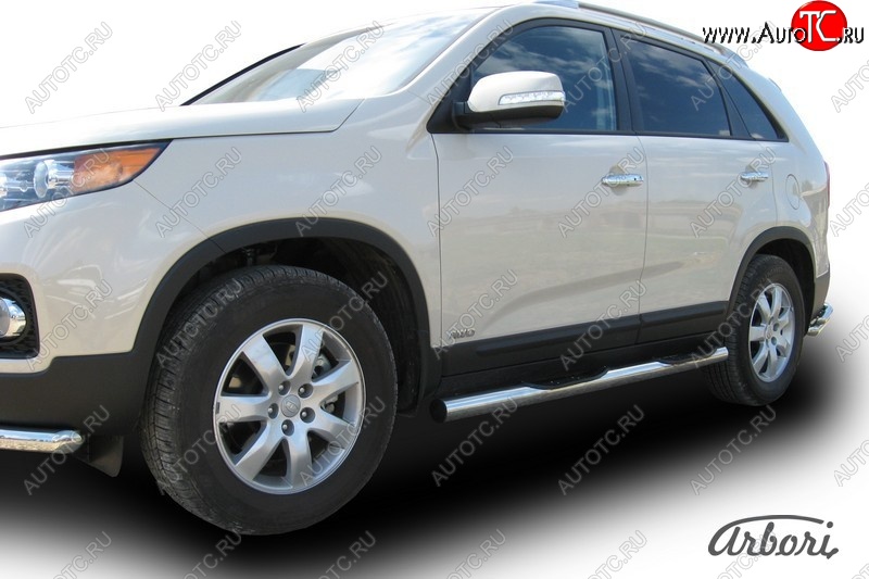 15 749 р. Защита штатных порогов Arbori (с проступью, нержавейка, d76 mm). KIA Sorento XM дорестайлинг (2009-2012)  с доставкой в г. Кемерово