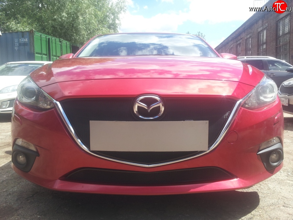 2 599 р. Сетка в решетку радиатора (с парктроником) Russtal Mazda 3/Axela BM дорестайлинг седан (2013-2016) (черная)  с доставкой в г. Кемерово