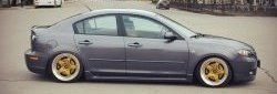Пороги накладки Сток 2л Mazda 3/Axela  BK (2003-2009) дорестайлинг седан, дорестайлинг, хэтчбэк, рестайлинг седан, рестайлинг, хэтчбэк