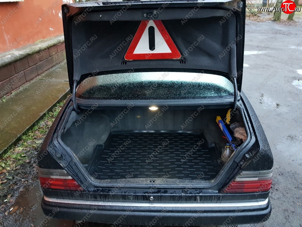 1 479 р. Коврик в багажник Aileron  Mercedes-Benz E-Class  W124 (1984-1993) седан дорестайлинг  с доставкой в г. Кемерово