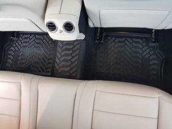 2 049 р. Комплект ковриков в салон Aileron 3D (с подпятником)  Mercedes-Benz C-Class  W205 (2015-2018) дорестайлинг седан  с доставкой в г. Кемерово. Увеличить фотографию 2