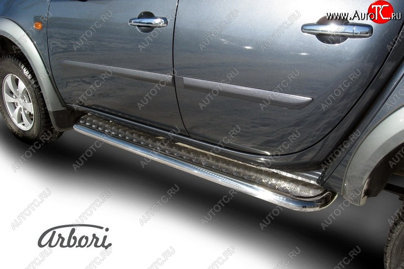 14 579 р. Защита штатных порогов с листом TRITON Arbori (нержавейка, алюминий, d57) Mitsubishi L200 4  дорестайлинг (2006-2014)  с доставкой в г. Кемерово