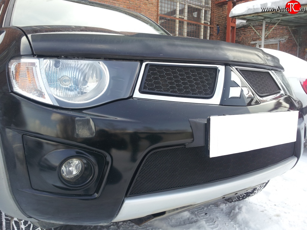 2 099 р. Нижняя сетка на бампер Russtal (черная) Mitsubishi Pajero Sport PB дорестайлинг (2008-2013)  с доставкой в г. Кемерово