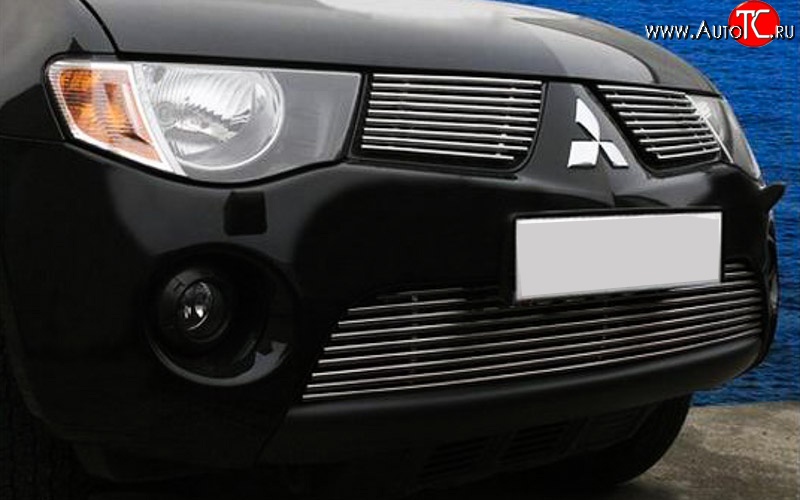 4 899 р. Декоративная вставка решетки радиатора Berkut Mitsubishi Outlander XL (CW)  дорестайлинг (2005-2009)  с доставкой в г. Кемерово
