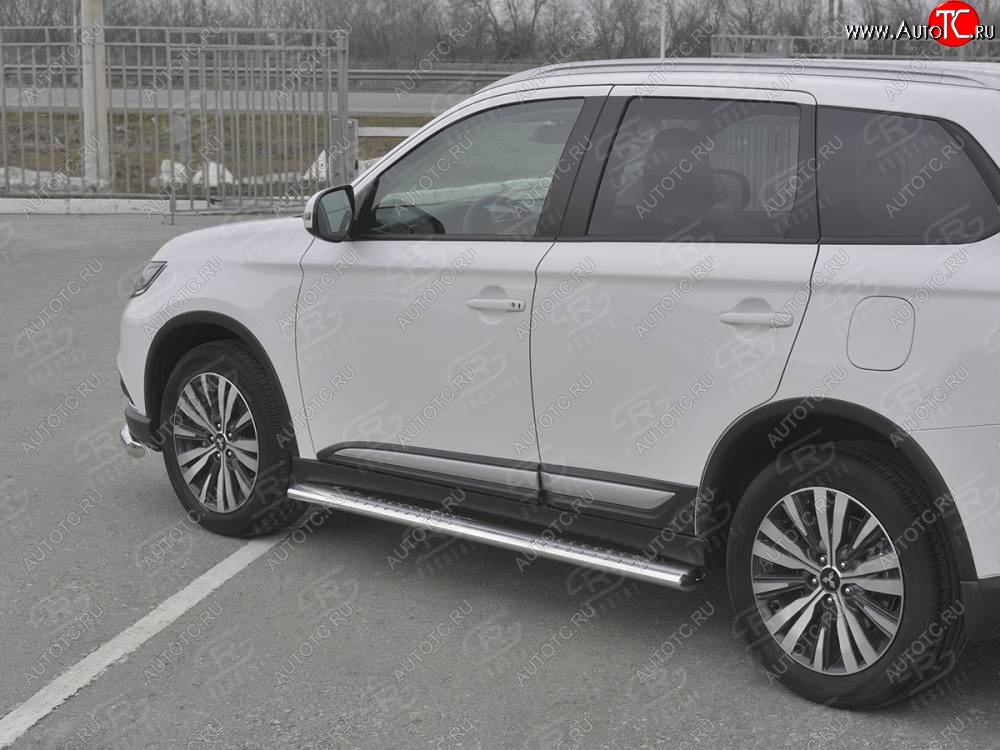19 399 р. Защита порогов (Ø120x60 мм с проступью, нержавейка) Russtal Mitsubishi Outlander GF 3-ий рестайлинг (2018-2022)  с доставкой в г. Кемерово