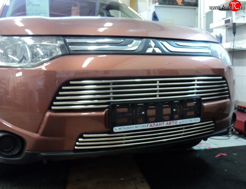 3 899 р. Нижняя декоративная вставка воздухозаборника Berkut Mitsubishi Outlander GF дорестайлинг (2012-2014)  с доставкой в г. Кемерово