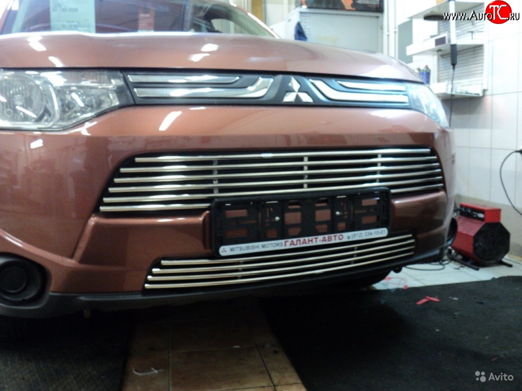 6 899 р. Верхняя декоративная вставка воздухозаборника Berkut Mitsubishi Outlander XL (CW)  дорестайлинг (2005-2009)  с доставкой в г. Кемерово