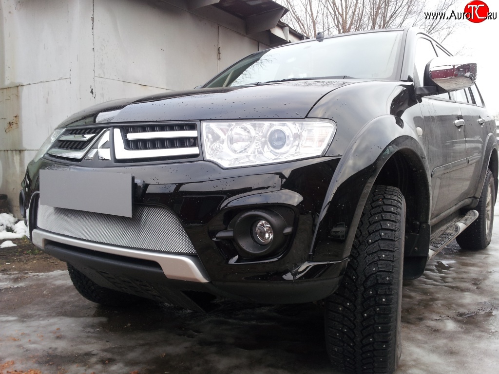 1 949 р. Сетка на бампер (рестайлинг) Russtal (хром) Mitsubishi Pajero Sport PB рестайлинг (2013-2017)  с доставкой в г. Кемерово