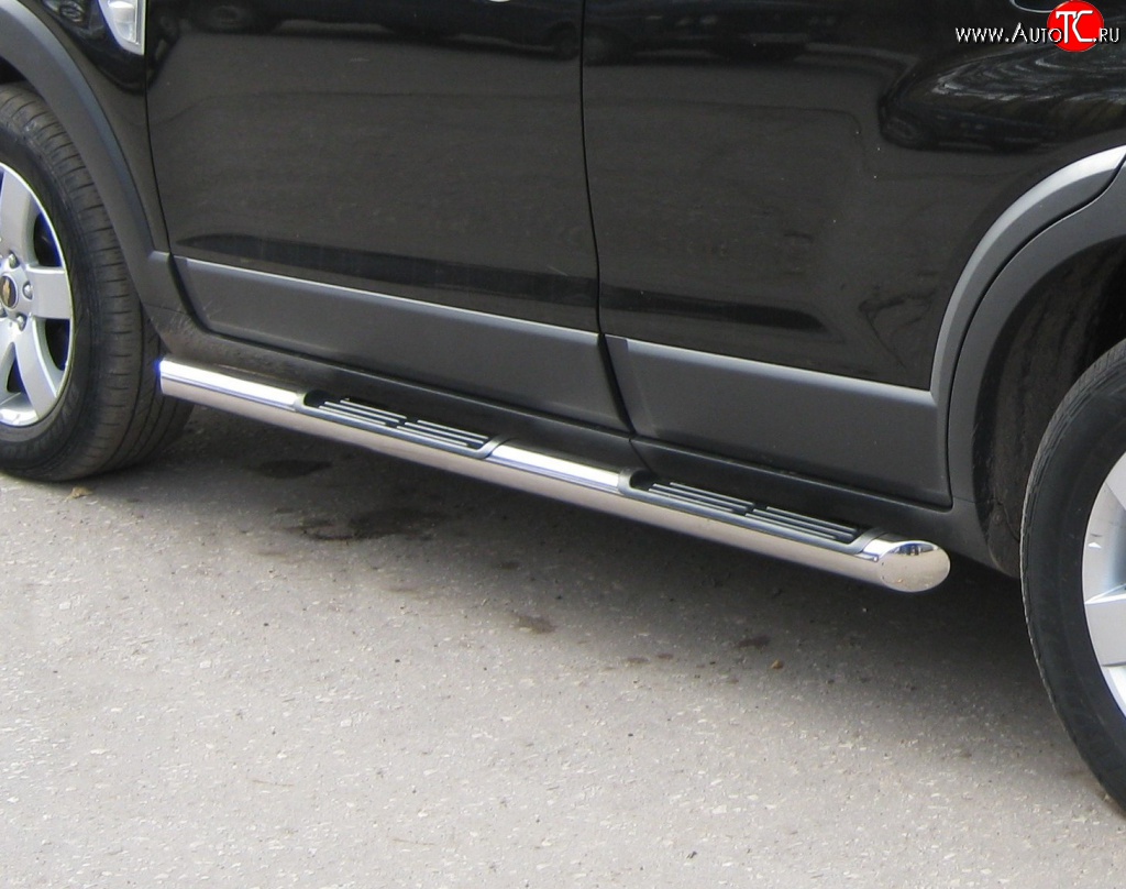 83 999 р. Защита порогов Russtal из трубы d76 мм с пластиковыми вставками для ног Chevrolet Captiva  дорестайлинг (2006-2011) (Защита порогов с со скосами на торцах (вариант 1))  с доставкой в г. Кемерово