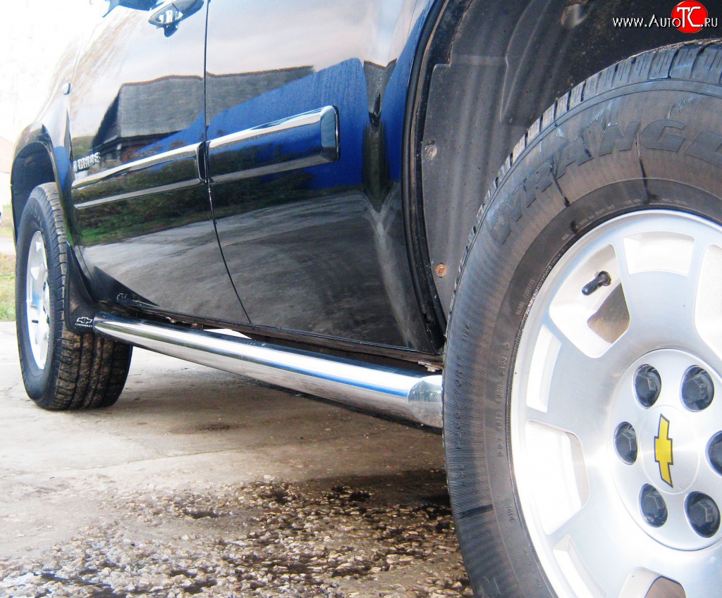 77 999 р. Защита порогов Russtal из круглой трубы диаметром 76 мм (дорестайлинг) Chevrolet Tahoe GMT900 5 дв. (2006-2013) (Защита порогов с со скосами на торцах (вариант 1))  с доставкой в г. Кемерово