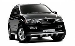 Одинарная защита переднего бампера Petroil Tuning из трубы диаметром по 63 мм с зубьями SSANGYONG Kyron (2005-2007) дорестайлинг