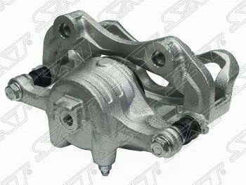 Левый передний суппорт тормозной SAT Nissan Bluebird Sylphy седан G10 дорестайлинг (2000-2003)