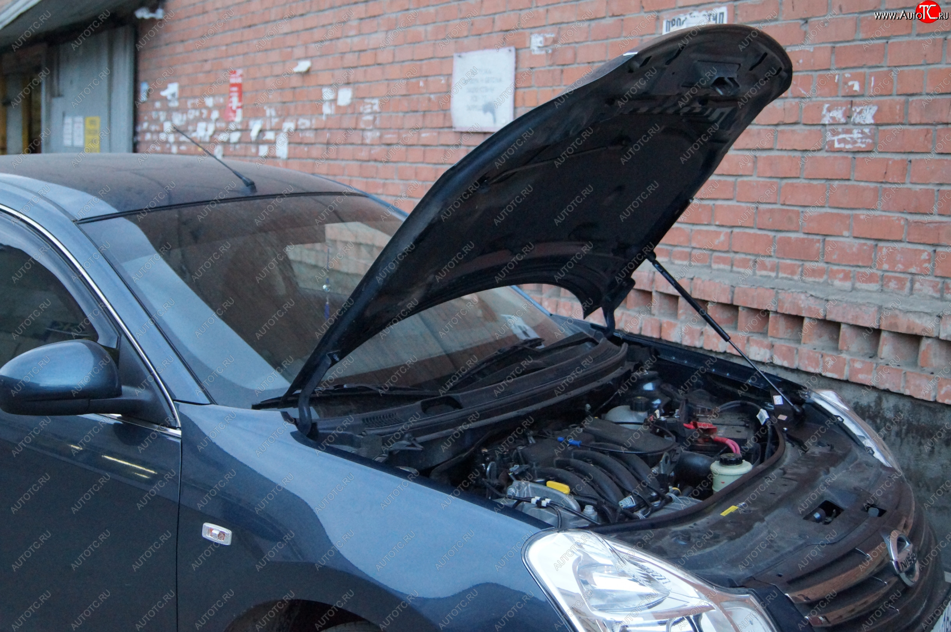 2 969 р. Упор капота MV-Tuning (одинарный)  Nissan Almera  G15 (2012-2019) седан  с доставкой в г. Кемерово