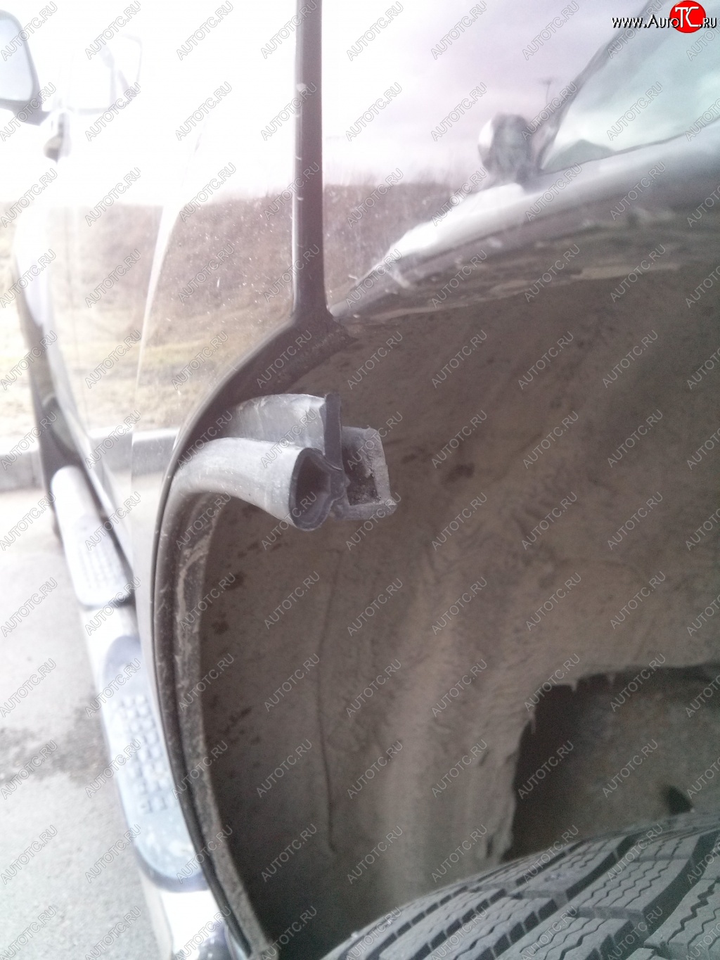 7 949 р. Уплотнитель между задней дверью и аркой колеса Оригинал Nissan Pathfinder R51 дорестайлинг (2004-2007)  с доставкой в г. Кемерово