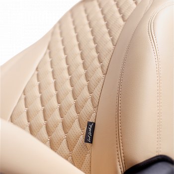 17 449 р. Чехлы для сидений Lord Autofashion Байрон (экокожа, 60/40, подлокотник, 3 Г-образных подголовника)  Nissan Qashqai  1 (2007-2010) дорестайлинг (Бежевый, вставка бежевая, строчка бежевая)  с доставкой в г. Кемерово. Увеличить фотографию 5