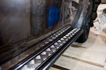 15 899 р. Порожки для ног из трубы Ø51 с алюминиевой площадкой Petroil Tuning Эстонец  Nissan Terrano  D10 (2013-2022), Renault Duster  HS (2010-2021) (Черный (Шагрень))  с доставкой в г. Кемерово. Увеличить фотографию 6