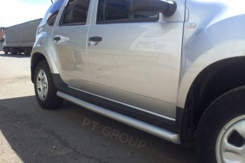 7 249 р. Защита порогов вогнутая из трубы Ø63 Petroil Tuning  Nissan Terrano  D10 (2013-2022), Renault Duster  HS (2010-2021) (Серебристый (Искра) ППК)  с доставкой в г. Кемерово. Увеличить фотографию 2