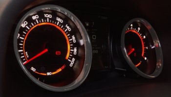 75 579 р. Приборная панель Ferrum GF 890 PH2 (подсветка оранжевый и голубой)  Nissan Terrano  D10 (2013-2016), Renault Duster  HS (2015-2021), Renault Logan  2 (2014-2025), Renault Logan Stepway (2018-2025), Renault Sandero  (B8) (2014-2018), Renault Sandero Stepway  (B8) (2014-2018) (Серебро (шкалы оранжевый, голубой))  с доставкой в г. Кемерово. Увеличить фотографию 3