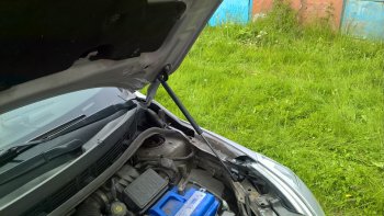 Упоры капота Russtal Nissan Tiida 2 хэтчбек C12 (2011-2019) (1 штука)