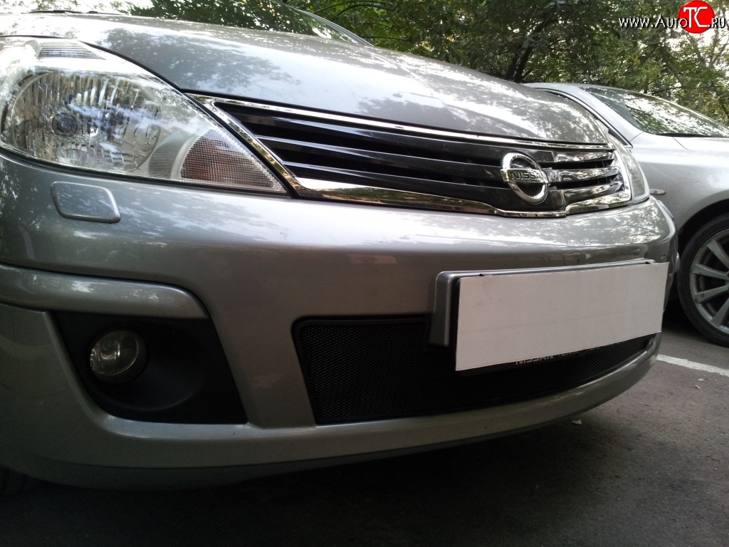 1 839 р. Сетка на бампер Russtal (черная) Nissan Tiida 1 седан C11 рестайлинг (2010-2014)  с доставкой в г. Кемерово