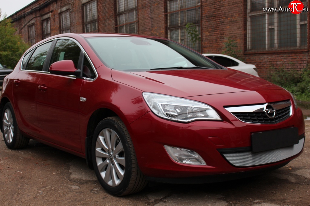 1 539 р. Сетка на бампер Russtal (хром) Opel Astra J хэтчбек 5 дв. дорестайлинг (2009-2012)  с доставкой в г. Кемерово
