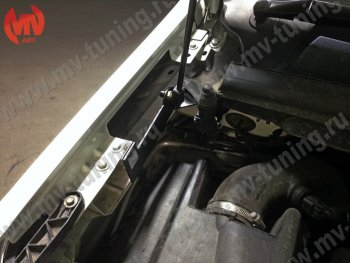2 969 р. Упор капота MV-Tuning (одинарный)  Opel Zafira  В (2005-2015) дорестайлинг, рестайлинг  с доставкой в г. Кемерово. Увеличить фотографию 2