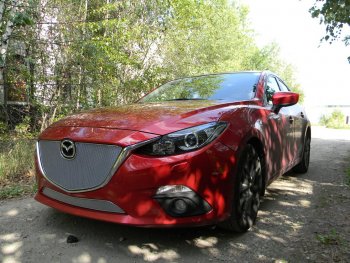 3 889 р. Защитная сетка в бампер (низ, ячейка 4х10 мм) Alfeco Премиум Mazda 3/Axela BM дорестайлинг седан (2013-2016) (Хром)  с доставкой в г. Кемерово. Увеличить фотографию 2