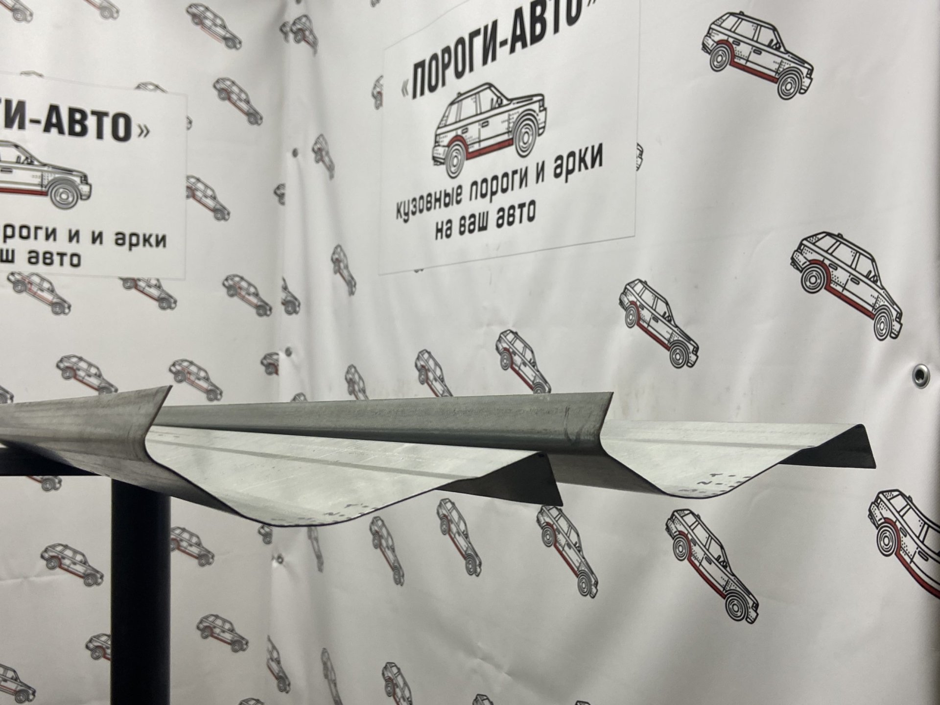 1 989 р. Правый ремонтный кузовной порог Пороги-Авто  Mitsubishi Pajero ( 3 V70,  3 V60) (1999-2006) дорестайлинг, рестайлинг (холоднокатаная сталь 1 мм)  с доставкой в г. Кемерово